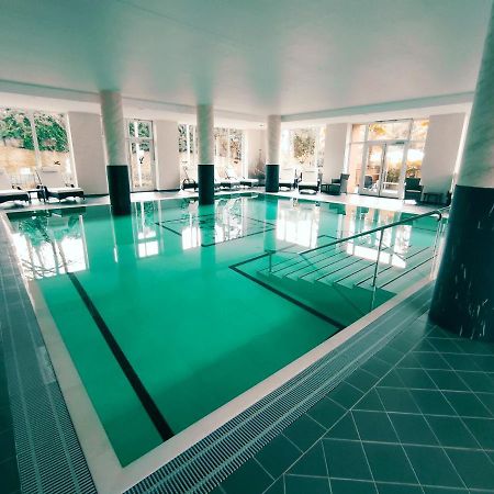 The Lakeside - Burghotel Zu Щраусберг Екстериор снимка