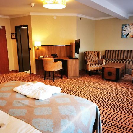 The Lakeside - Burghotel Zu Щраусберг Екстериор снимка