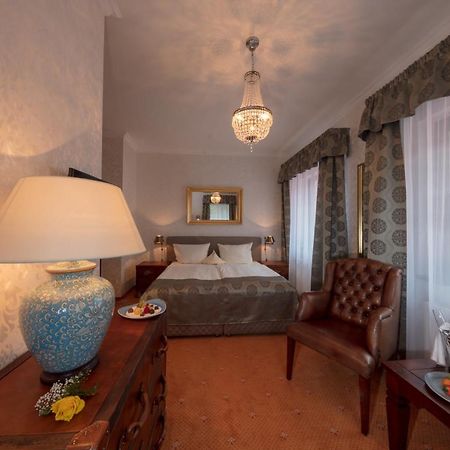 The Lakeside - Burghotel Zu Щраусберг Екстериор снимка