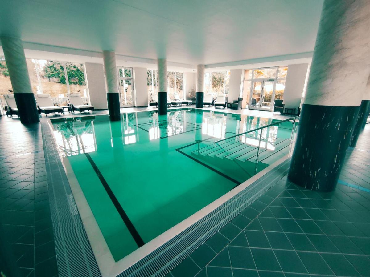 The Lakeside - Burghotel Zu Щраусберг Екстериор снимка