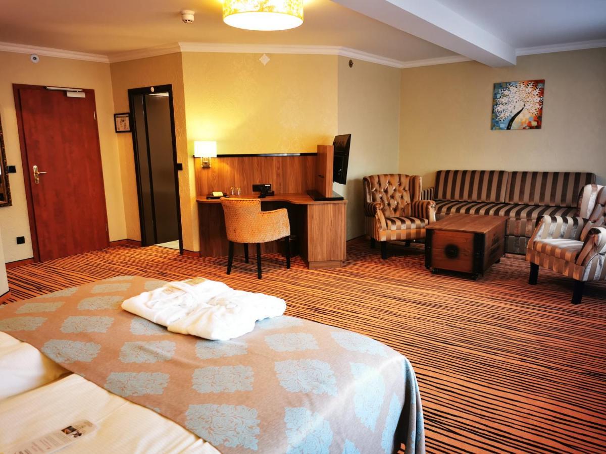 The Lakeside - Burghotel Zu Щраусберг Екстериор снимка