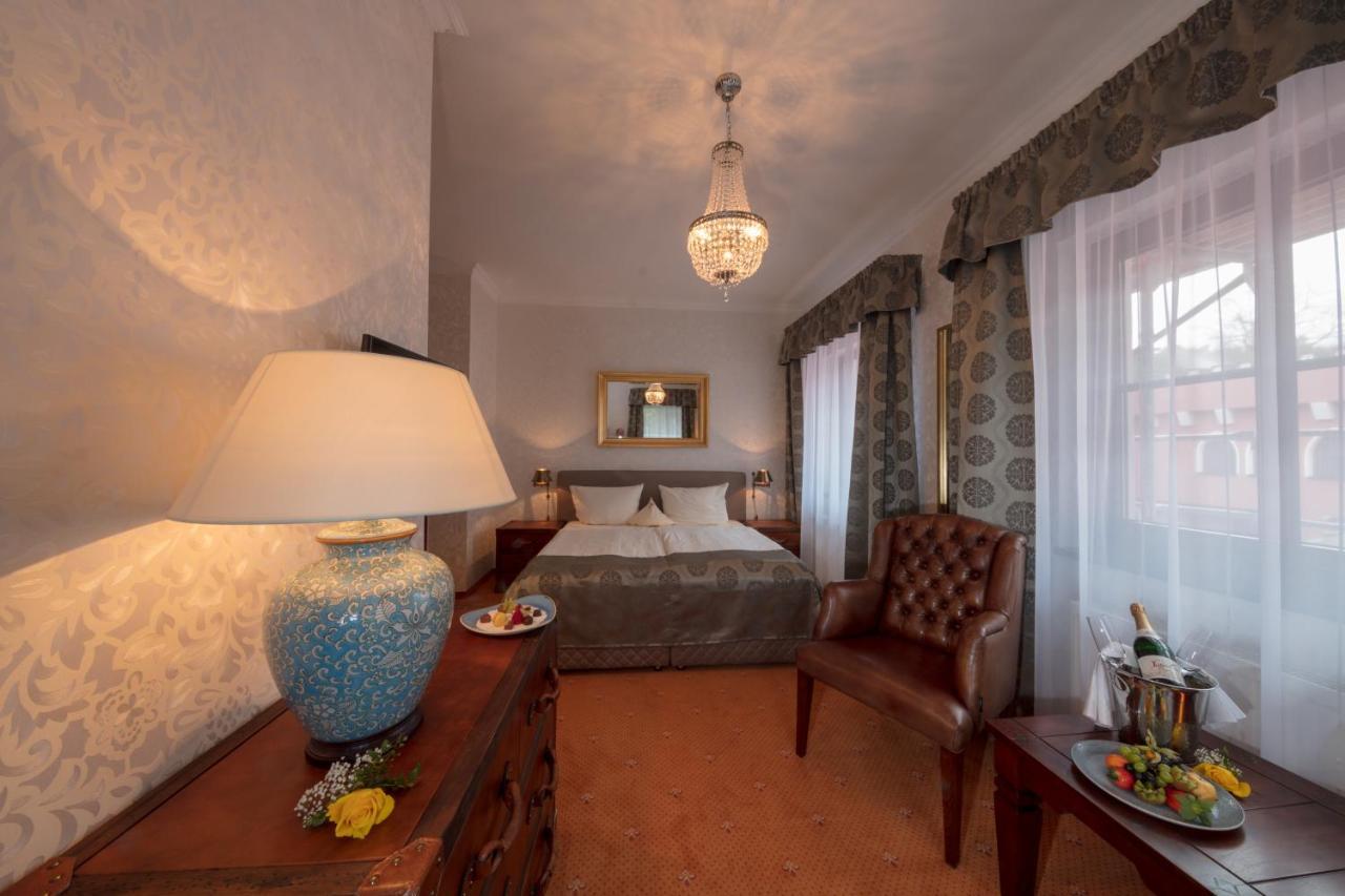 The Lakeside - Burghotel Zu Щраусберг Екстериор снимка