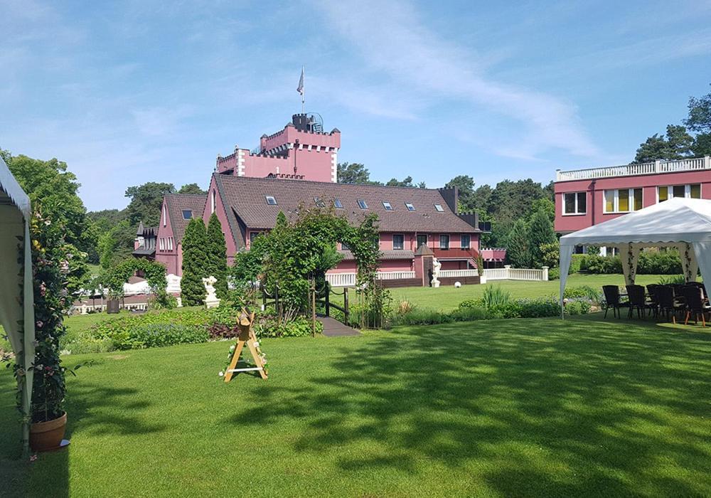 The Lakeside - Burghotel Zu Щраусберг Екстериор снимка