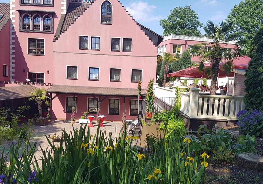 The Lakeside - Burghotel Zu Щраусберг Екстериор снимка