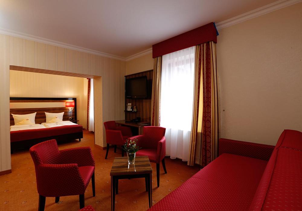 The Lakeside - Burghotel Zu Щраусберг Екстериор снимка