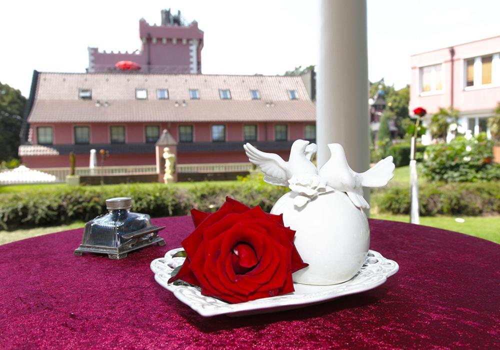 The Lakeside - Burghotel Zu Щраусберг Екстериор снимка