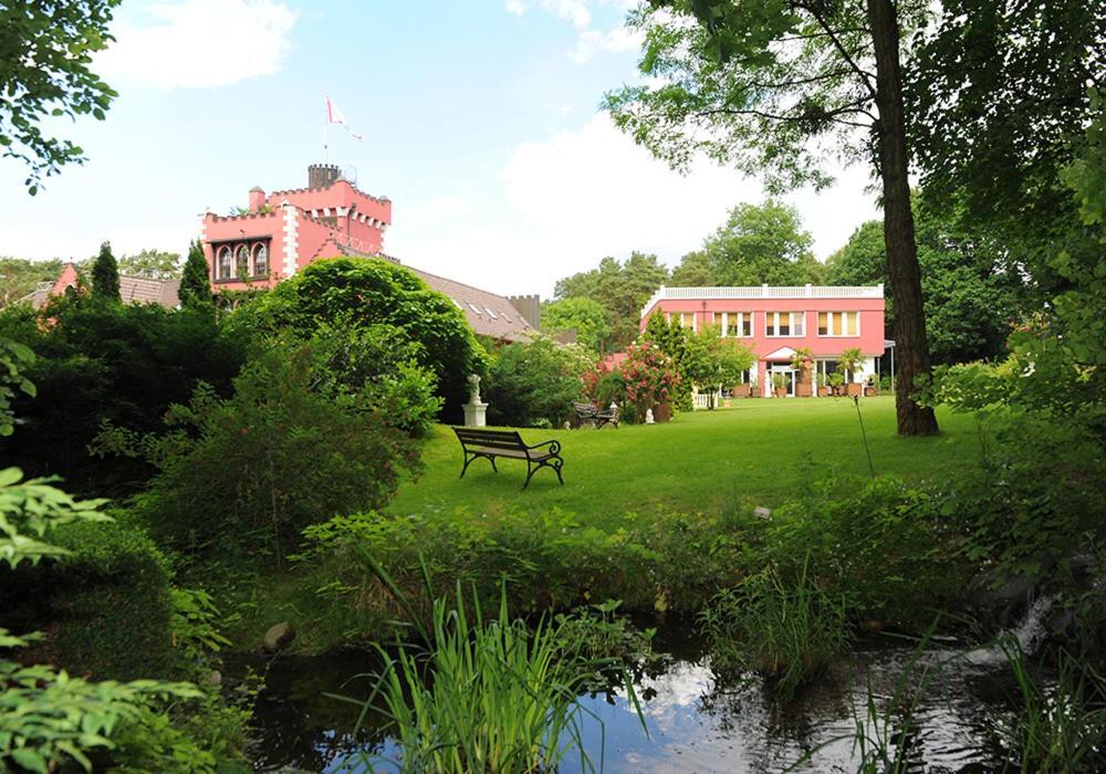 The Lakeside - Burghotel Zu Щраусберг Екстериор снимка