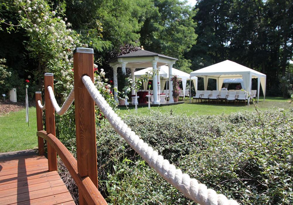 The Lakeside - Burghotel Zu Щраусберг Екстериор снимка
