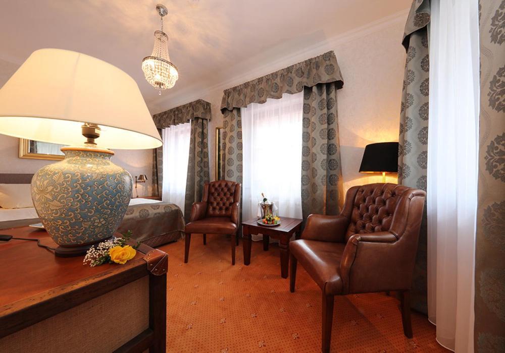 The Lakeside - Burghotel Zu Щраусберг Екстериор снимка