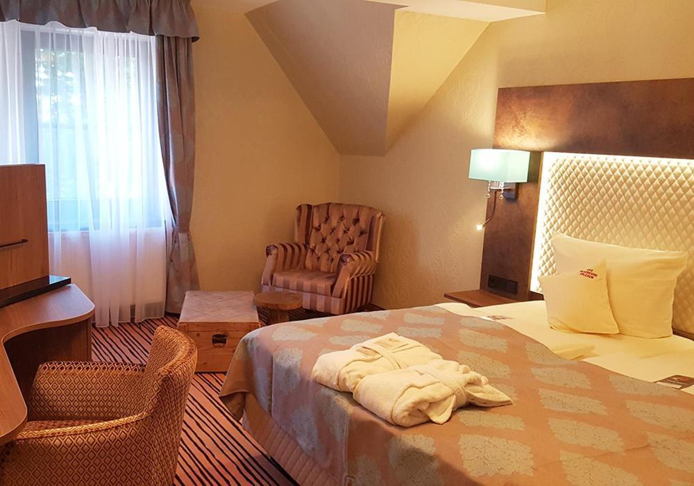 The Lakeside - Burghotel Zu Щраусберг Екстериор снимка